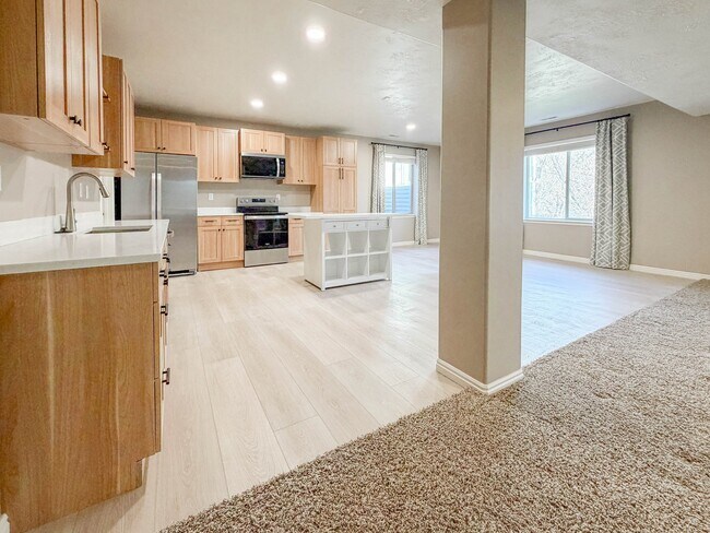 Building Photo - 963 Sage Ln