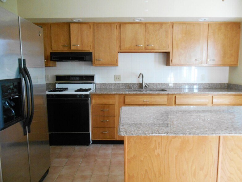 Building Photo - 524 Ranch Dr