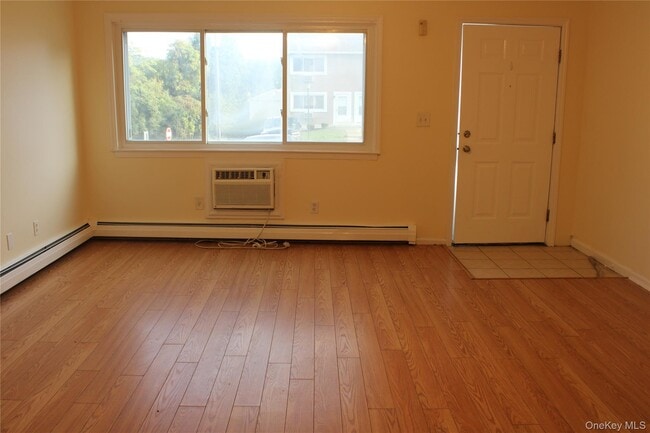 Building Photo - 1 Fishkill Glen Dr