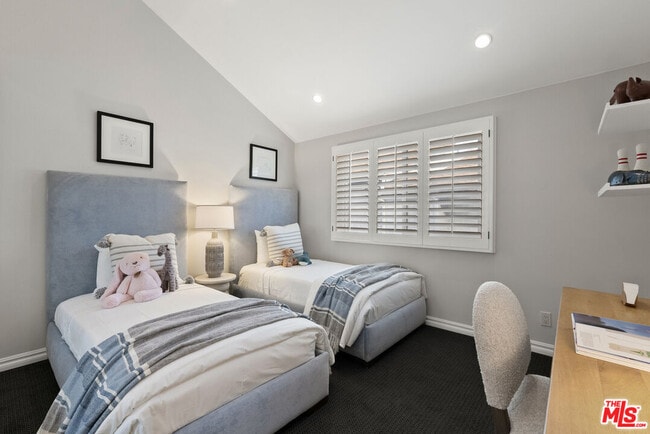 Building Photo - 830 17th St