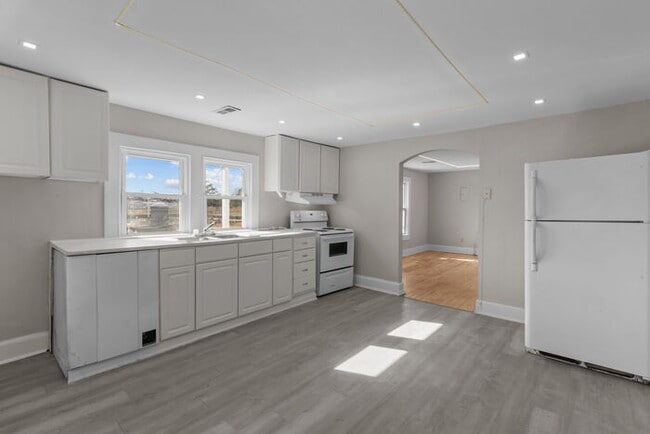 Building Photo - 610 Wondertown Dr