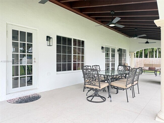 Building Photo - 6610 SW 104th Ct