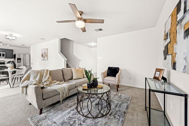 Building Photo - 525 Meadow Park Dr