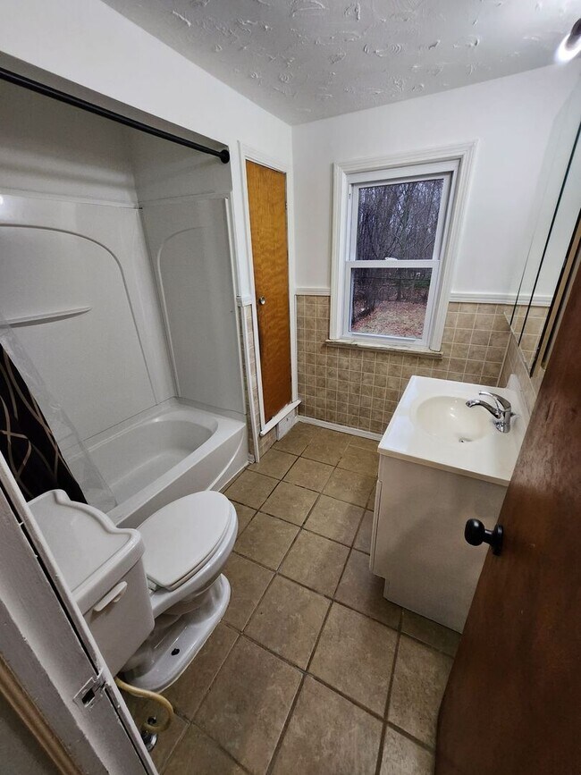 Building Photo - 2005 Hilton Rd