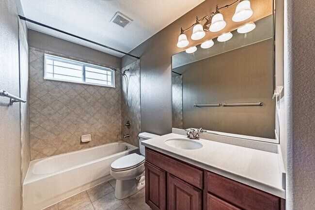 Building Photo - Stunning 5BR Home with Luxury Master Suite & Low-Maintenance Yard!