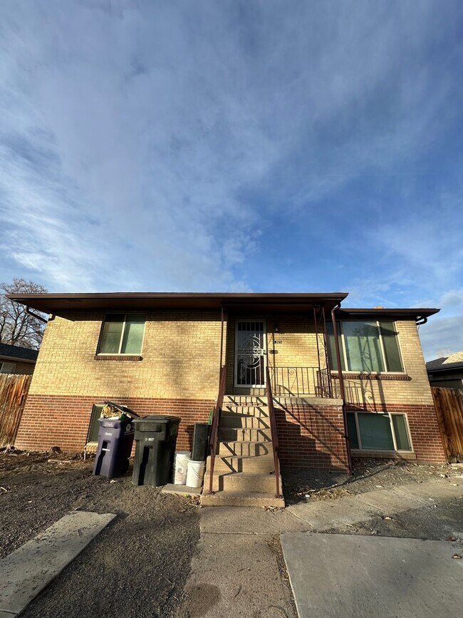 Building Photo - 4 bedroom 2 bathroom Sinlge Family House in metro Denver