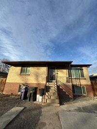 Building Photo - 4 bedroom 2 bathroom Sinlge Family House in metro Denver