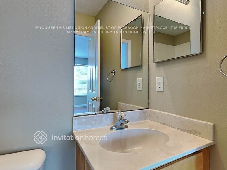 Building Photo - 1150 Helmsdale Dr