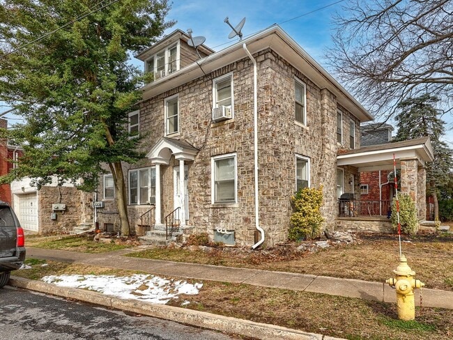 Building Photo - 3200 Green St