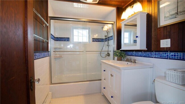 Building Photo - 106 E Shore Ave