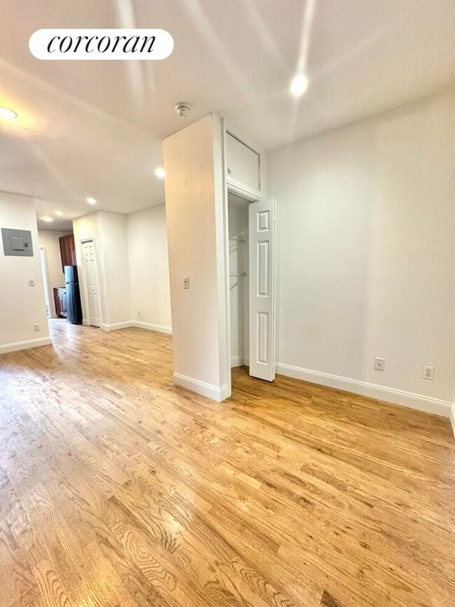 Building Photo - 509 E 81st St