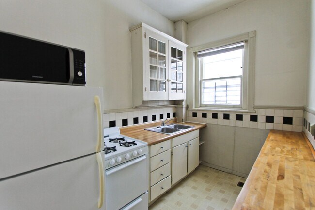 Building Photo - 6333 Greene St