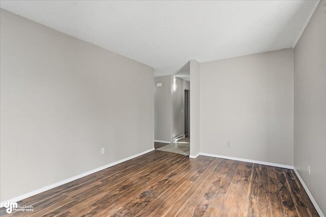 Building Photo - Charming 2BD/1BA Condo