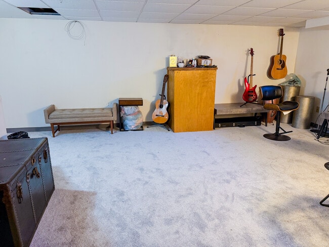 Building Photo - 4932 Sutton Ln