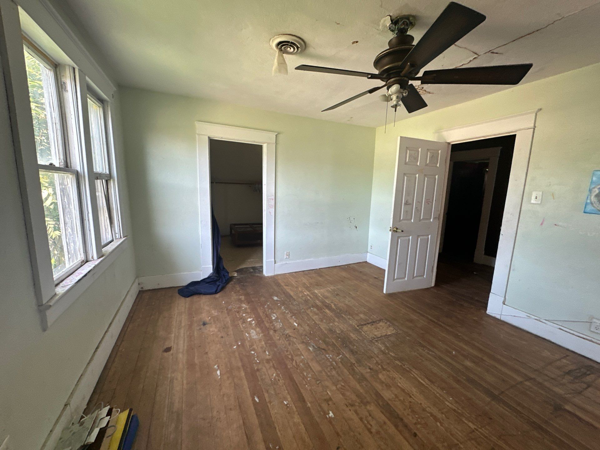 Building Photo - 805 S Hickory St