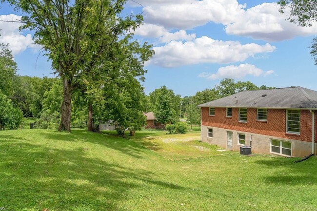 Building Photo - 411 Westchester Dr