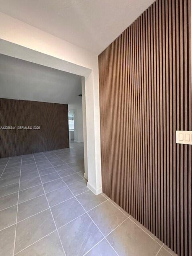 Building Photo - 2265 SE 30th St
