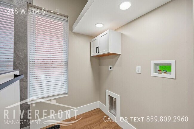 Building Photo - 218 W 5th St