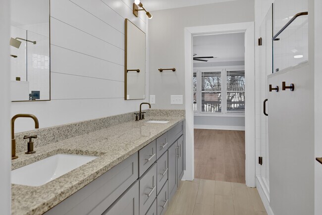 Building Photo - 368 Glenrose Ave