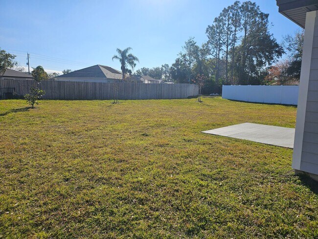 Building Photo - Great Newer Home is Palm Coast Ready for Move-In!