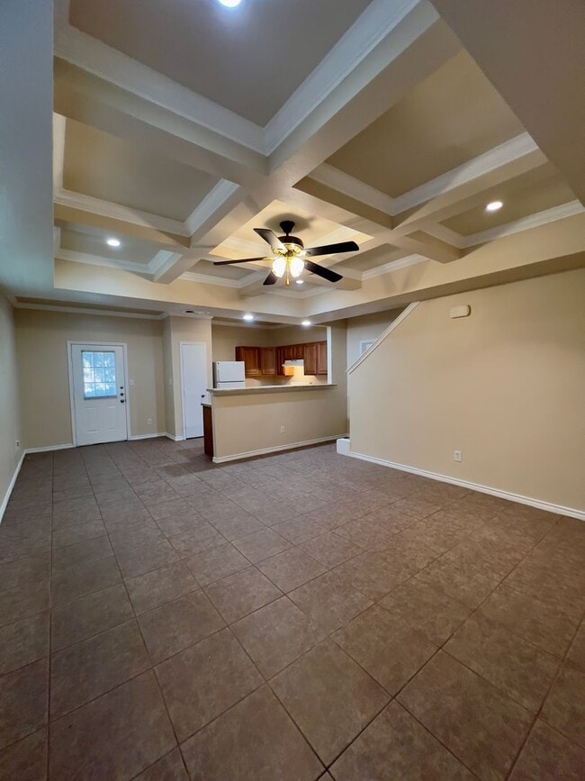 Building Photo - Beautiful Town Home in the Heart of San Antonio