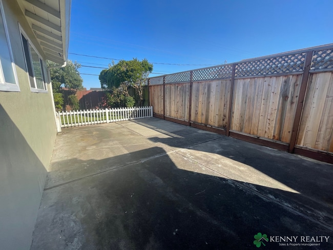 Building Photo - Spacious Four Bedroom Home in Westborough Neighborhood in South San Francisco