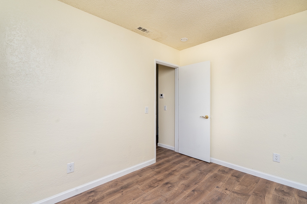 Building Photo - 526 Greystone Ln