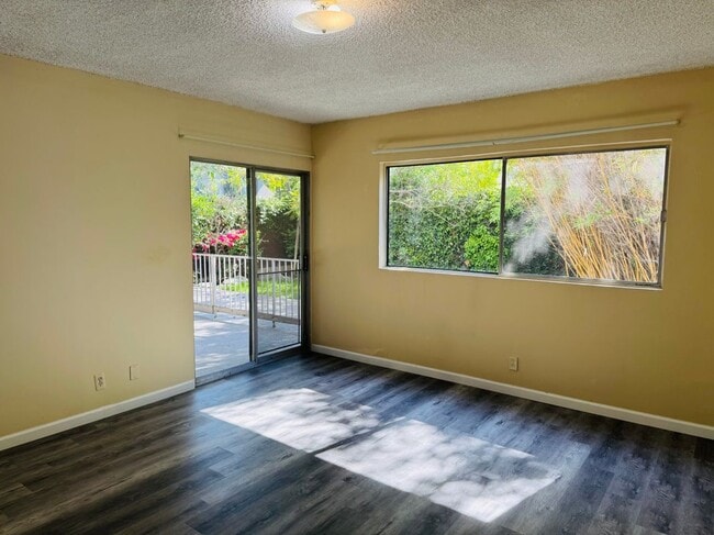Building Photo - 1810 Ramona Ave