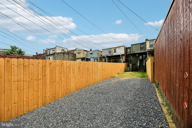 Building Photo - 3348 Chestnut Ave