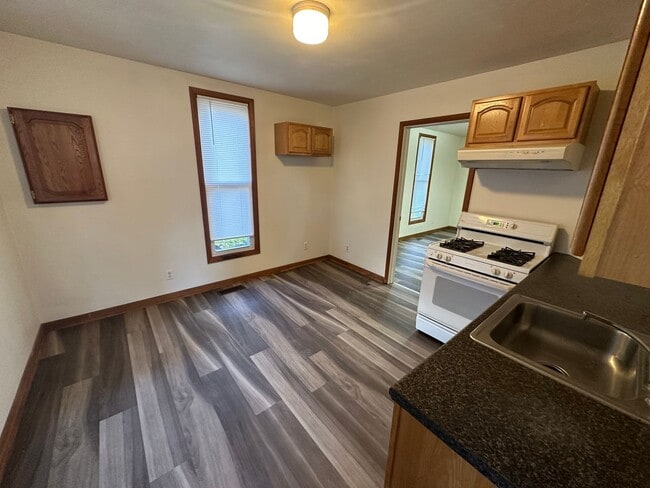 Building Photo - nbr214