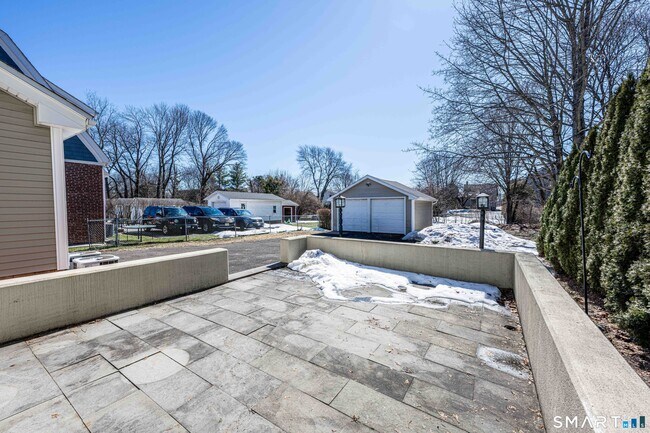 Building Photo - 186 School St