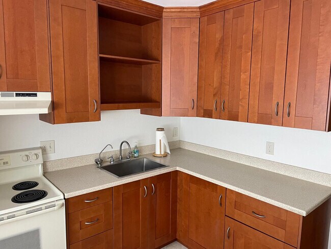 Building Photo - 749 E Montebello Ave