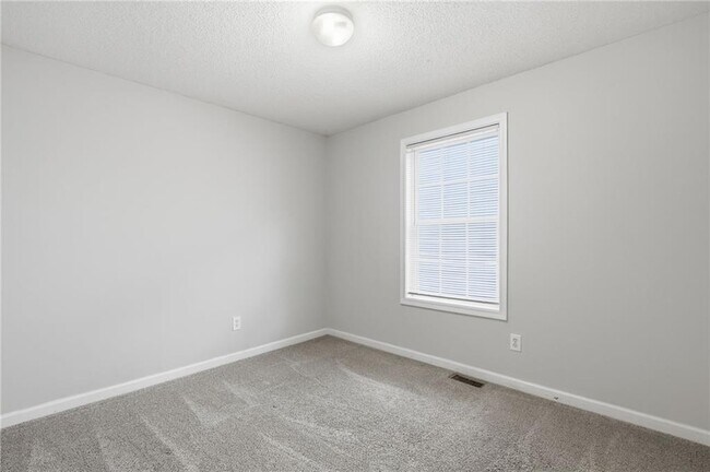 Building Photo - 62 Hanna Dr