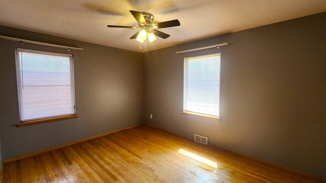 Building Photo - Darling 3 Bed 1.5 Bath 1 Car Garage in the Country Estates Addn Midwest City