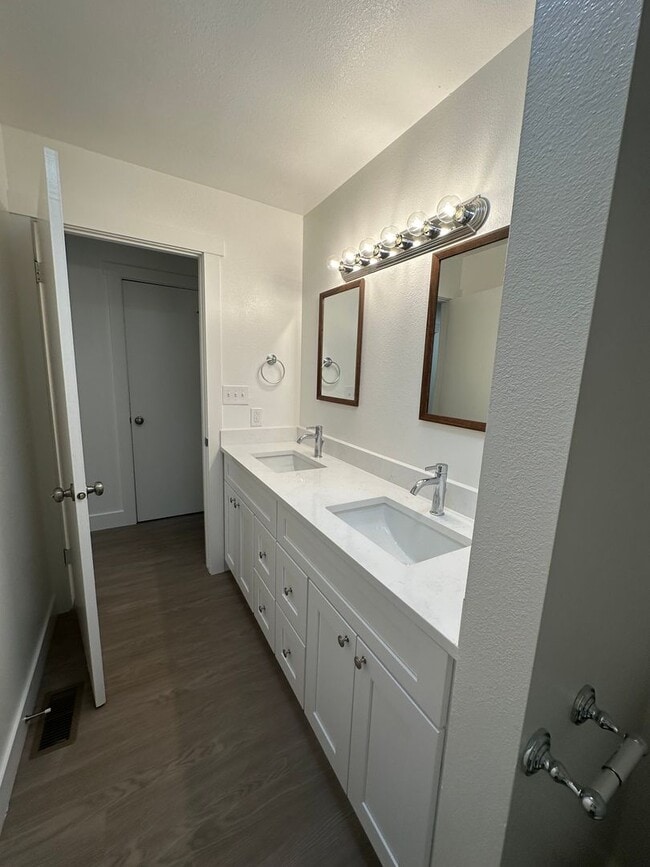 Building Photo - 1076 Virginia Cir