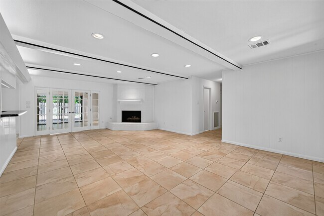 Building Photo - 6222 Creekbend Dr