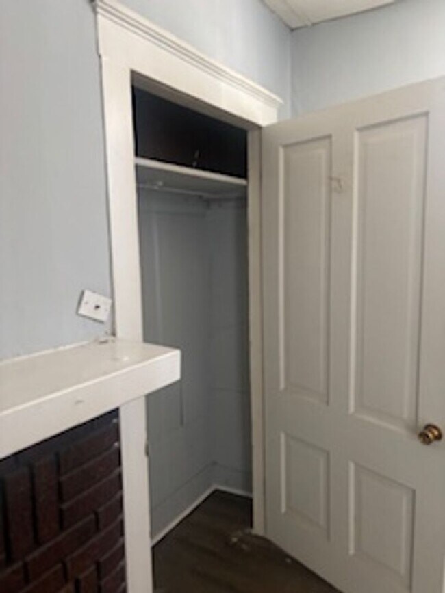 Building Photo - Spacious 3 Bedroom in the heart of Clifton