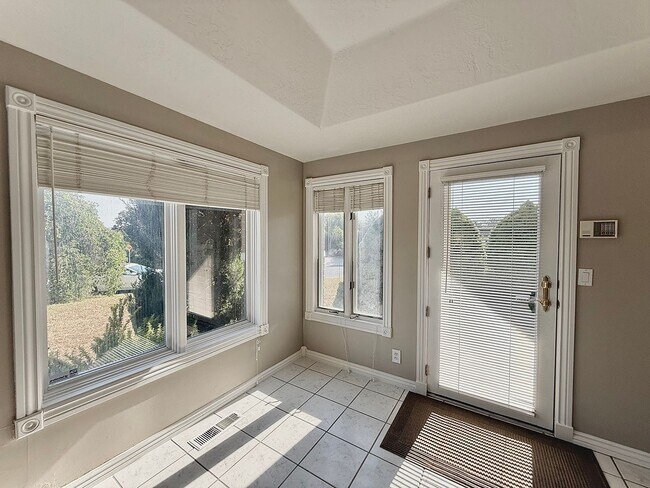 Building Photo - Garden Level in Luxury Home Available Now