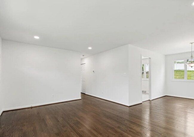 Building Photo - 5522 Lanham Way