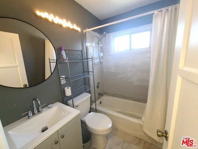 Building Photo - 18133 Lull St