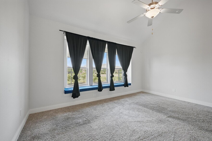 Building Photo - 3010 Barefoot Ln