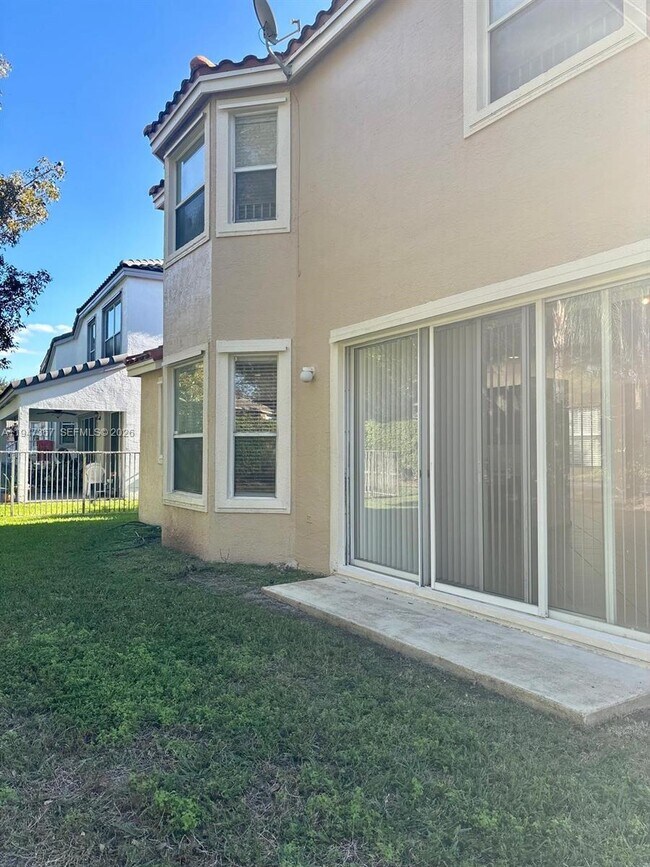 Building Photo - 15845 SW 49th Ct