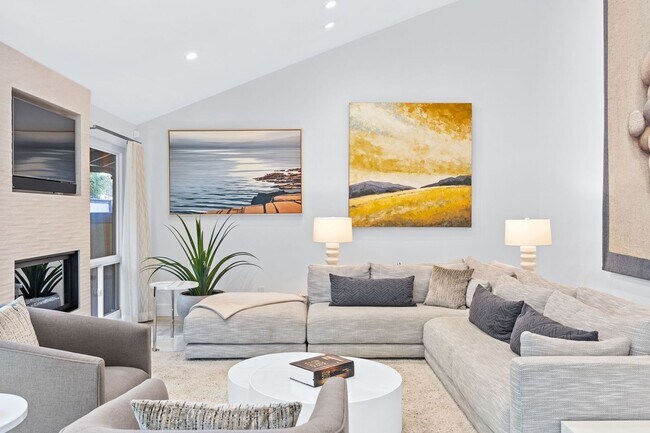 Building Photo - Stylish Condo in Desirable Alta Heights Neighborhood