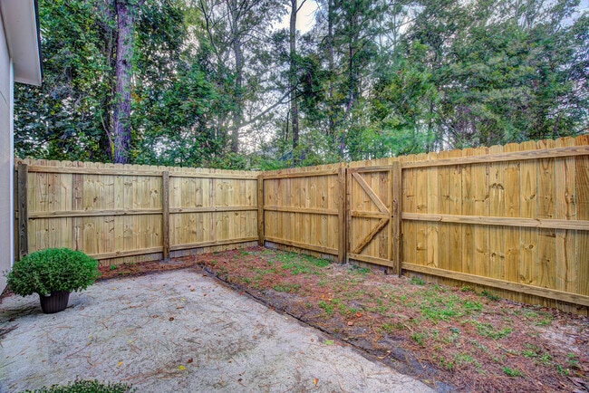 Building Photo - 180 Country Haven Dr