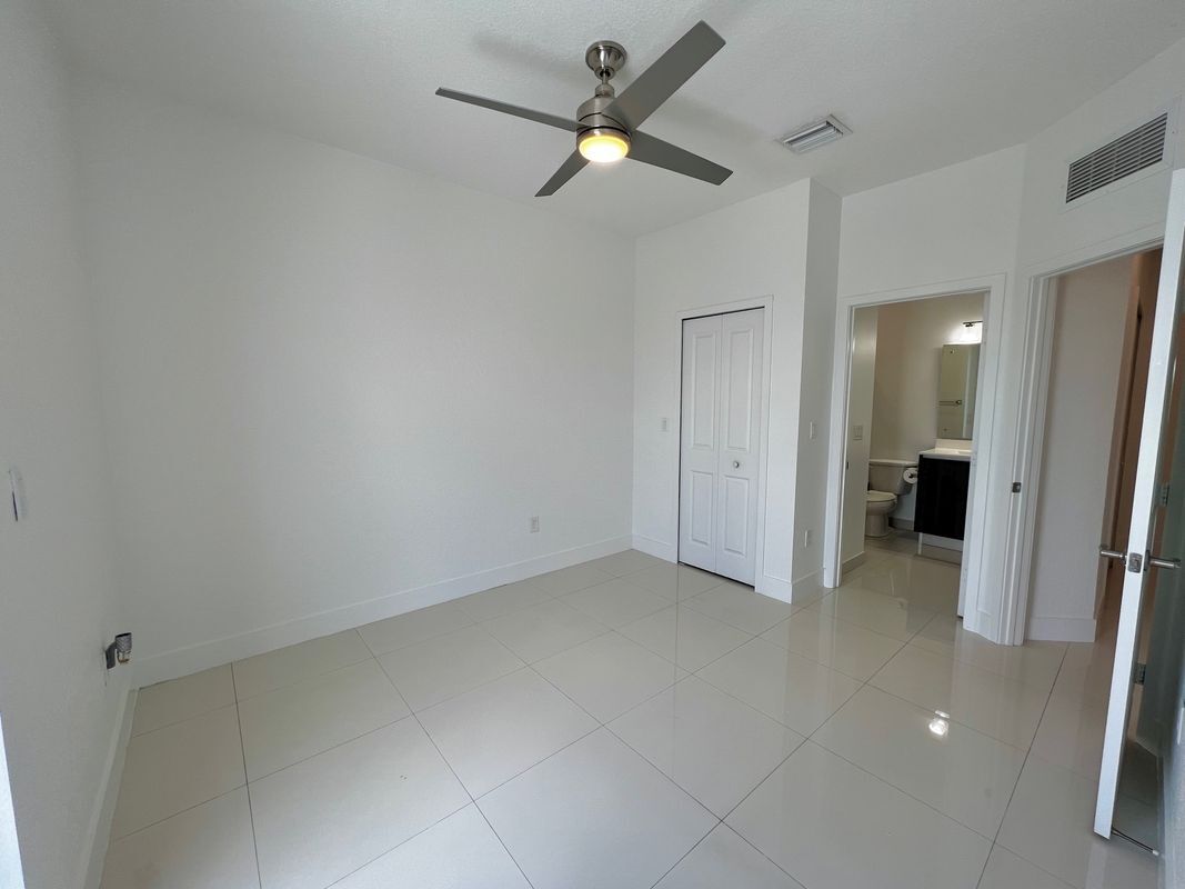 Building Photo - 492 SW 91st Pl