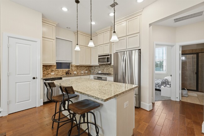 Building Photo - 1816 Dennis St