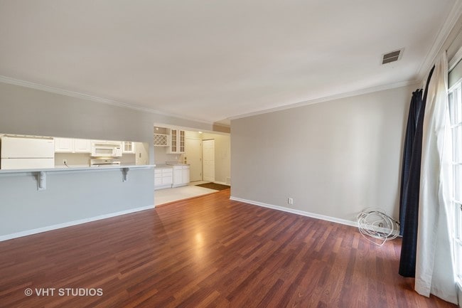 Building Photo - 1905 Tall Oaks Dr