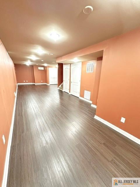 Building Photo - 1905 Dahlia Cir