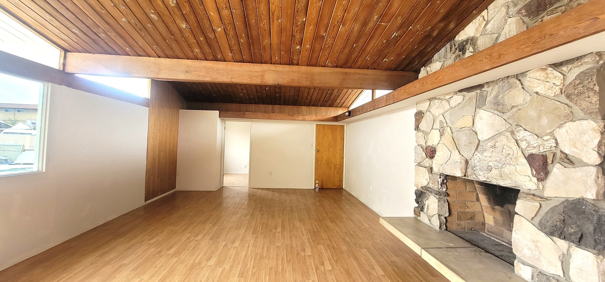 HOUSE - 218 W Carson St
