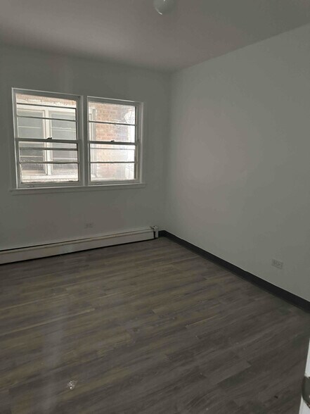 Building Photo - 1418 W Roosevelt Rd